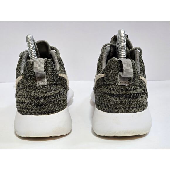 Nike Roshe One 599728-042  Dark Stucco Green Running Shoes Sz 4Y - Picture 5 of 7